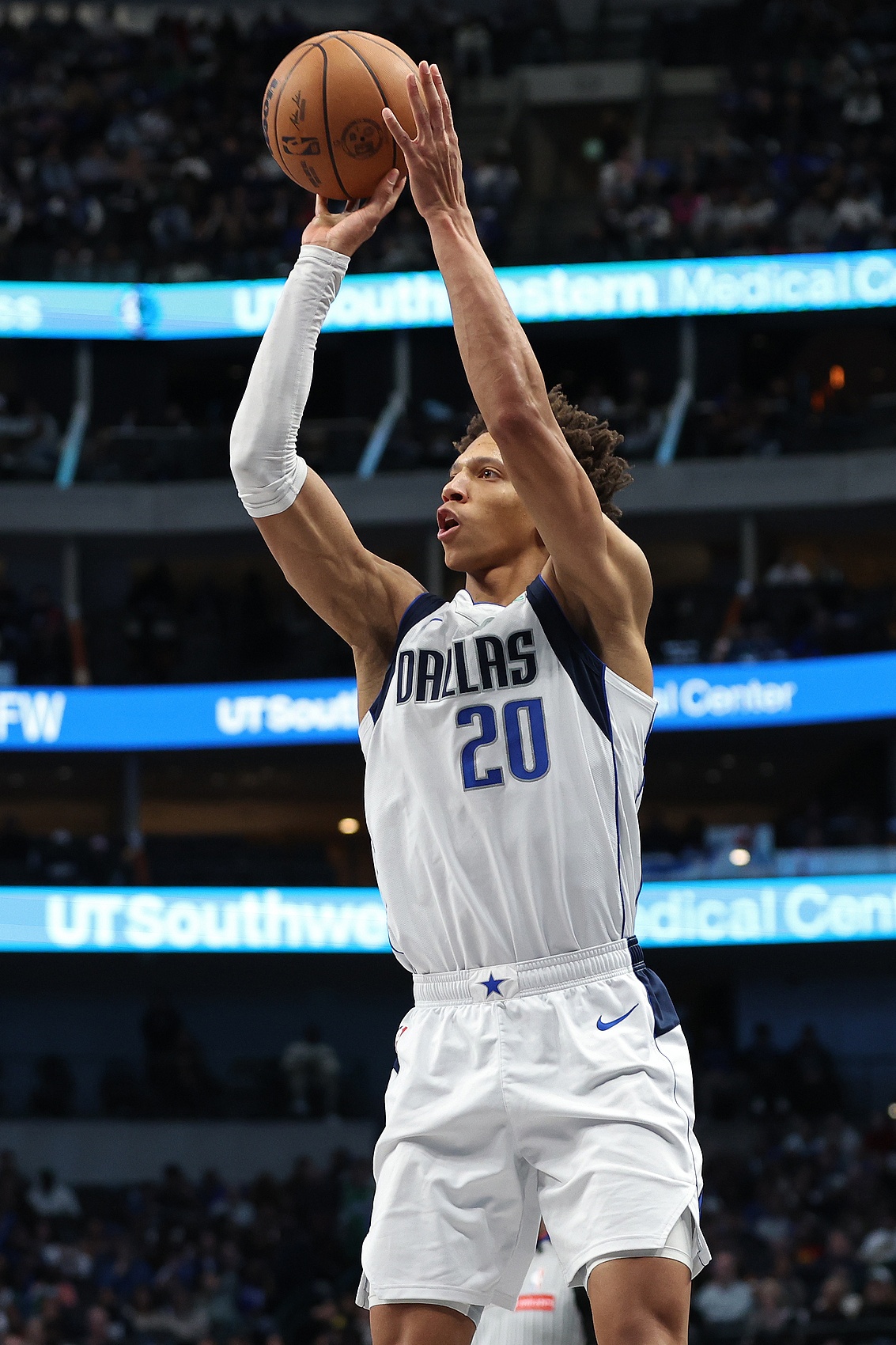 上季场均4.2分2.9板1.1助！Scotto：掘金已经签下凯斯勒-爱德华兹