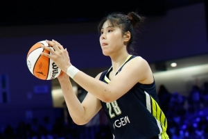 三分2中2！媒体人：扩大进攻范围是好事 但担心李月汝功能变单一