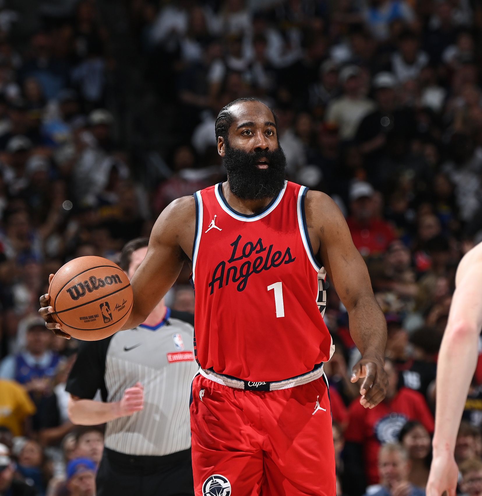 媒体人：国人追捧的巨星中很少有哈登这类关键战役习惯性掉链子的