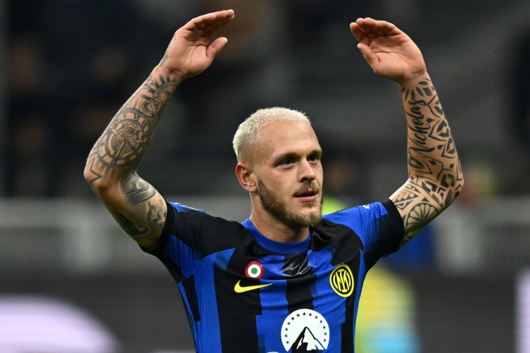 迪马尔科大腿挫伤主动请求下场，伤情预计无大碍