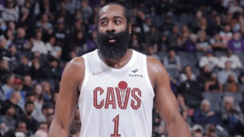 开云体育在线-哈登上半场13投仅3中，三分4中1得到7分2篮板2助攻